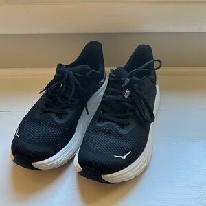 Hoka Arahi 7 size 9B Bksck/white